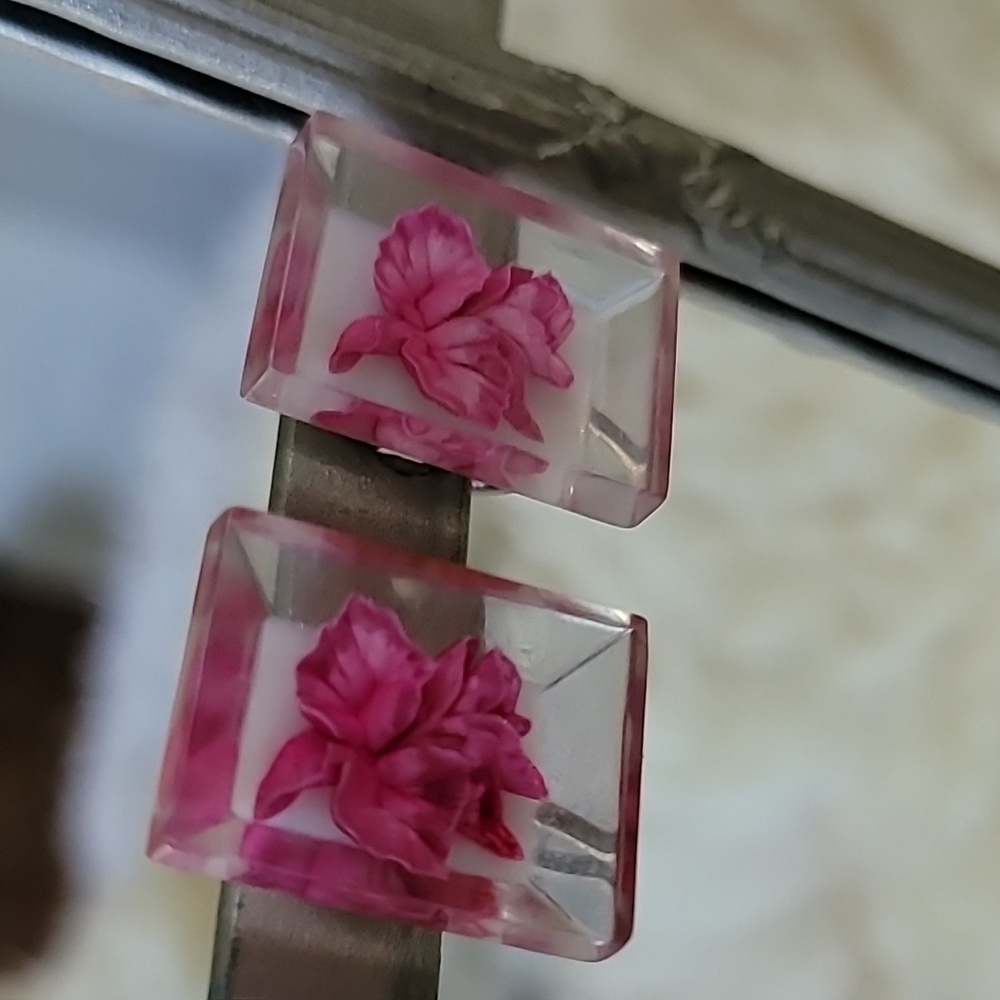 Vintage Art Deco Lucite Pink Orchid screwback earrings